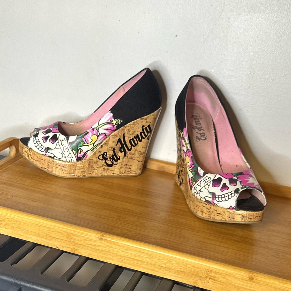 Ed hardy size 9 heels skull design